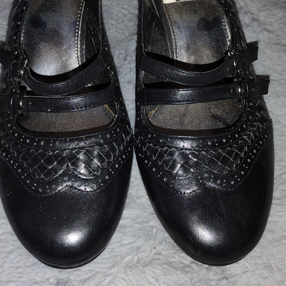 Size 6 dress heels by Etienne Aigner